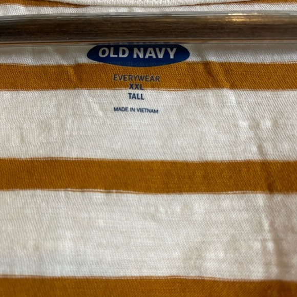 ✨NWT Old navy t-shirt✨ Cream and Mustard stripe. - Picture 3 of 4